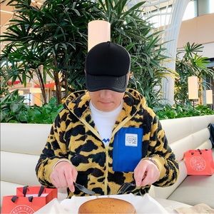 Meet your Posher, Wing